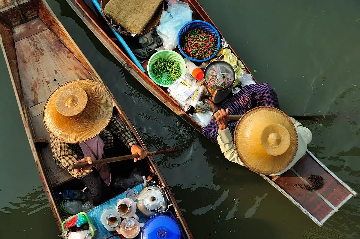 Local life at Tha Kha floating market. Visit this authentic market on our private floating market tour from Bangkok.