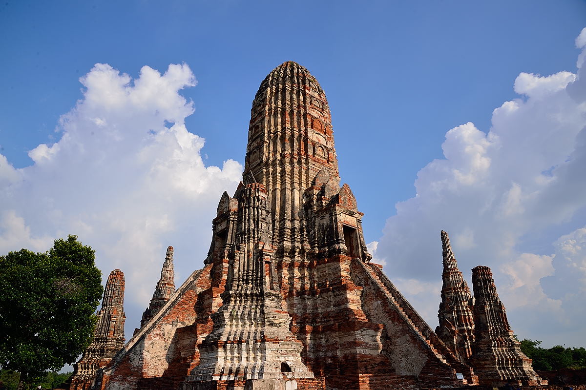 Wat Chai Wattanaram temple ruin in Ayutthaya. Visit it on our private tour from Bangkok.