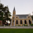 Wat Niwet Thammaprawat looks like a church from the outside