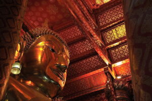 Visit Wat Phanan Choeng on a tour from Bangkok to Ayutthaya. A well known temple in Thailand for its impressive seated Buddha.
