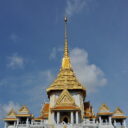 Wat Traimit temple in Bangkok, housing the world's biggest gold Buddha image. Visit Wat Traimit on a private tour in Bangkok with us.