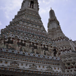 Bangkok Tours - Wat Arun, temple of dawn - Bangkok city tour