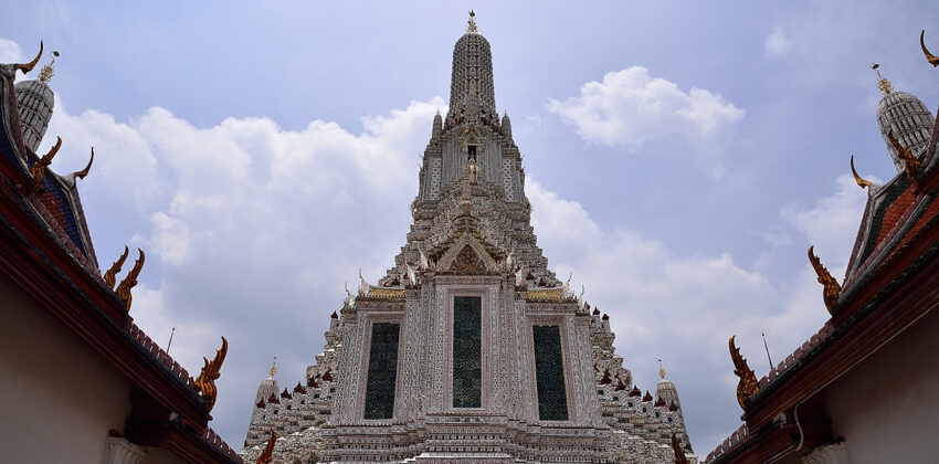 Bangkok Tours - Wat Arun, temple of dawn - Bangkok city tour